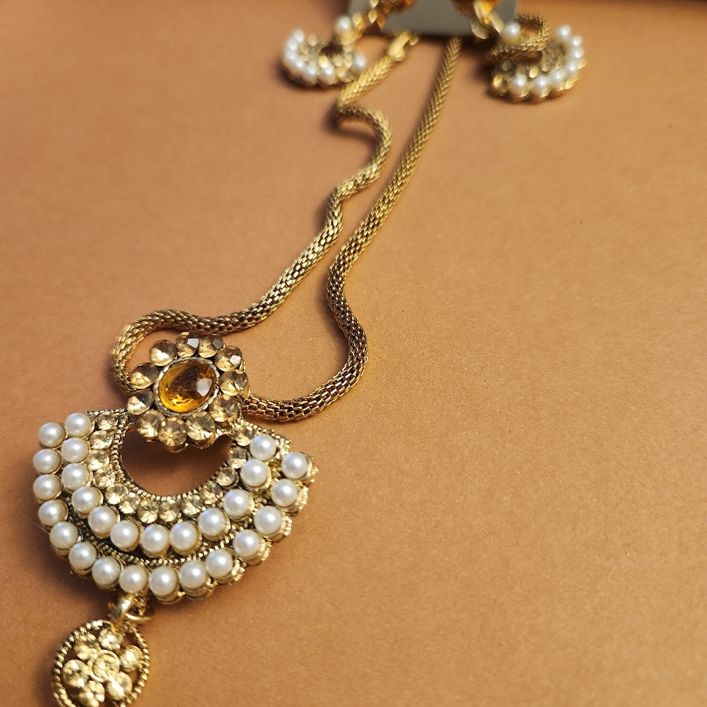 Indian pearl set
